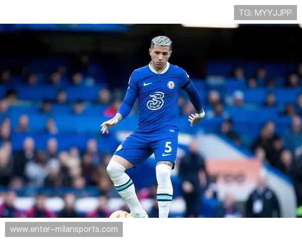 切尔西加拉格尔贴地远射险些得手，展现出无限潜力